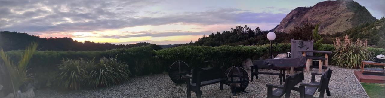 Rocky Ridge Cottage Takaka Esterno foto